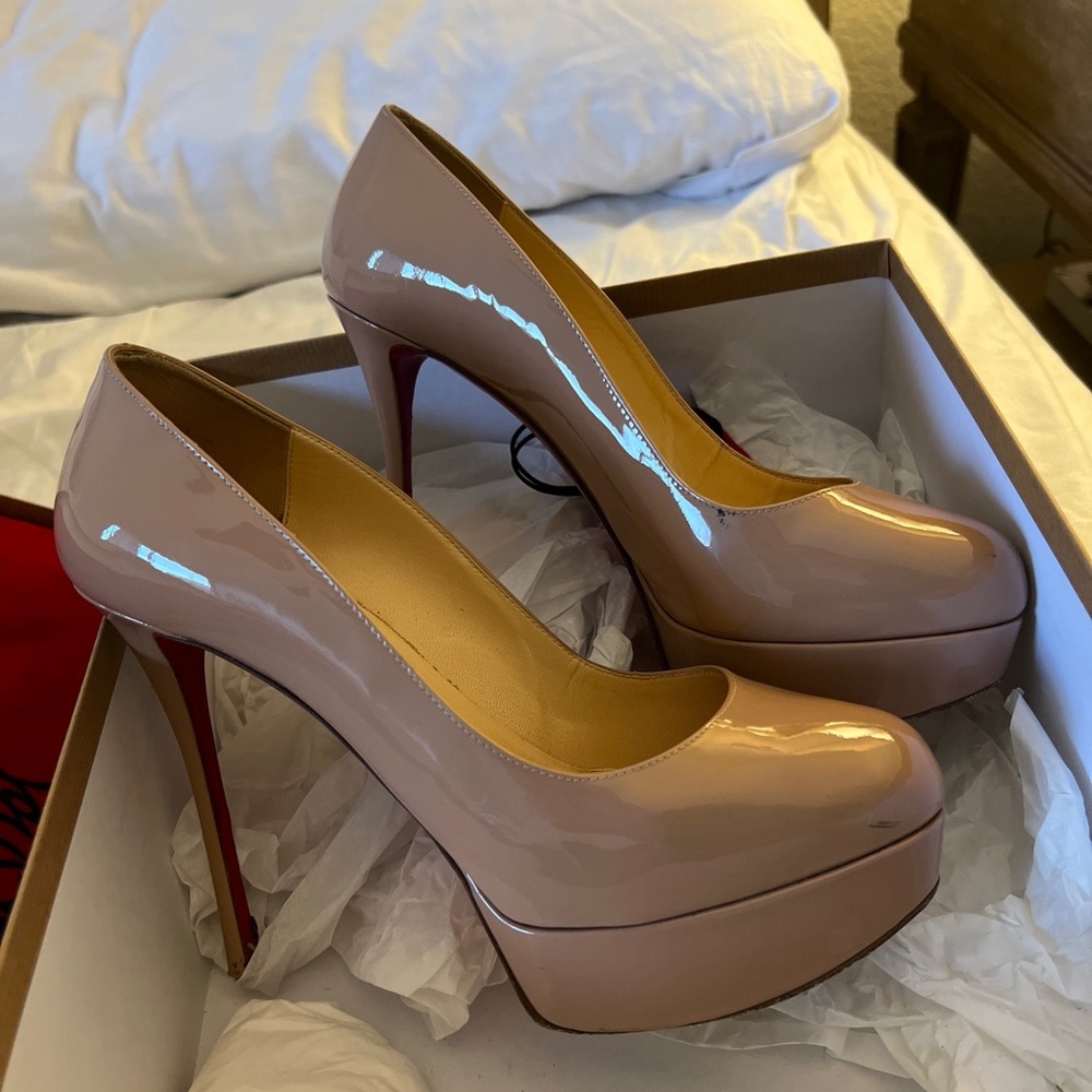 Selling a beautiful pair of Louboutins!